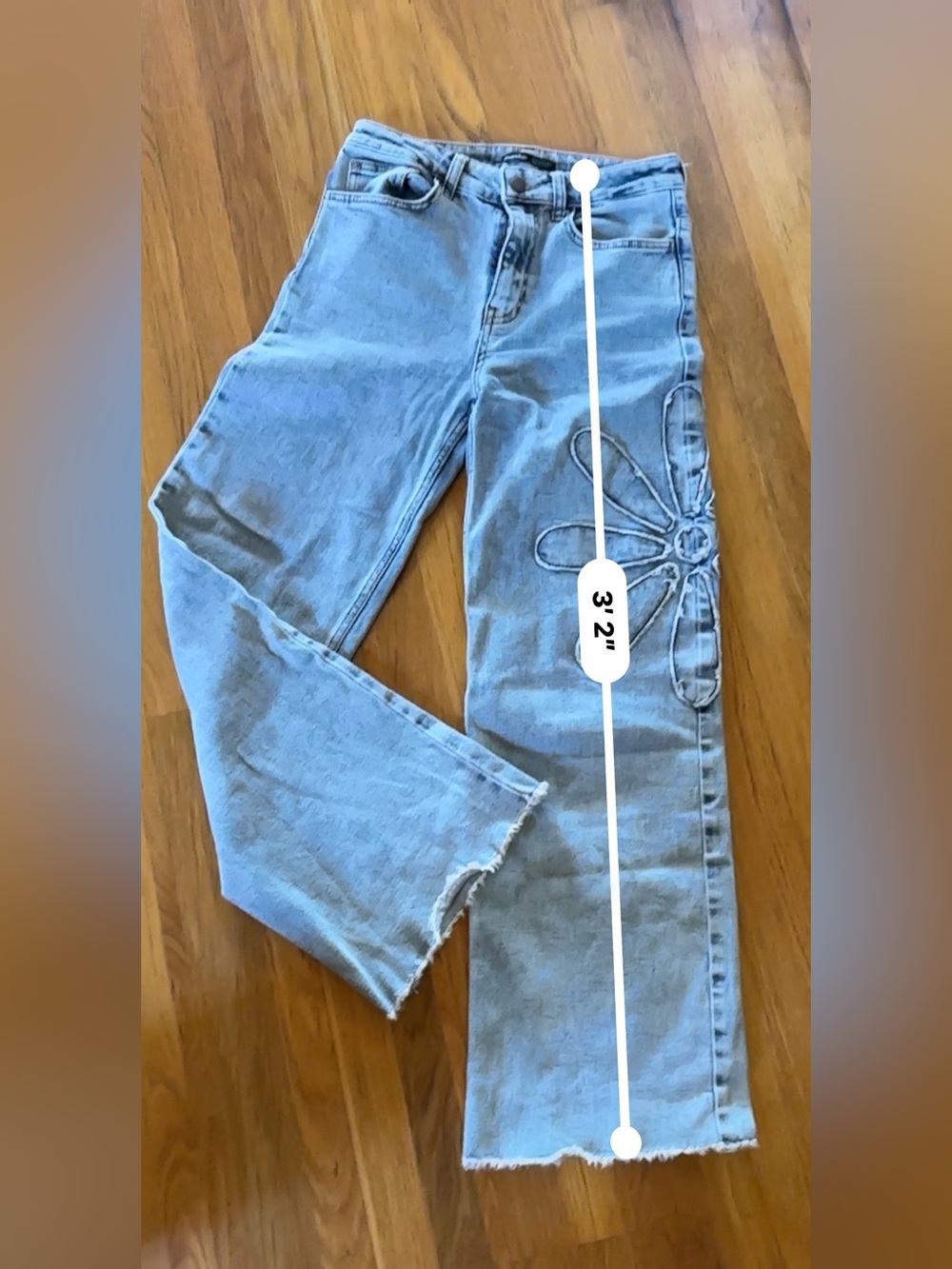 Light Blue Straight-Leg Women's Jeans with Daisy Stitch Detail - Picture 2 of 8